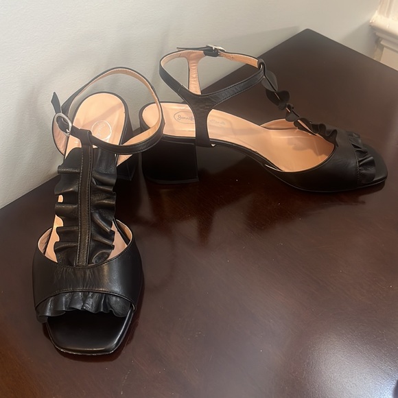 Black Jennifer Tattenelli T-Strap Block Sandals - Picture 2 of 12